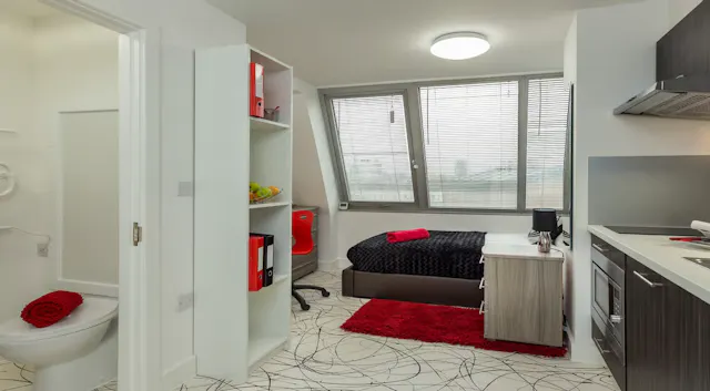 Studio Ruby room image 2