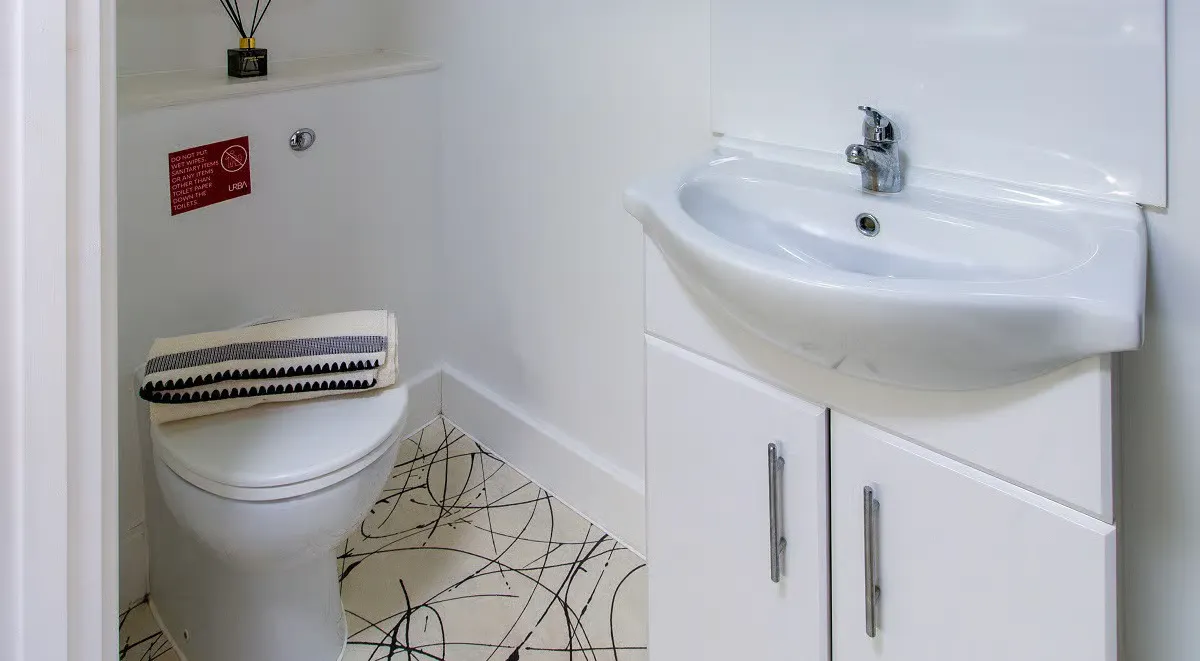 Studio Sapphire BATHROOM 3