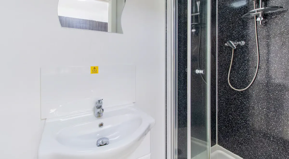 Studio Sapphire BATHROOM 4
