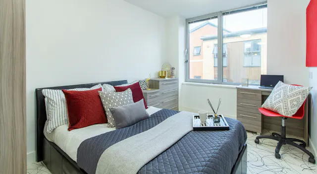 Studio Sapphire room image 1
