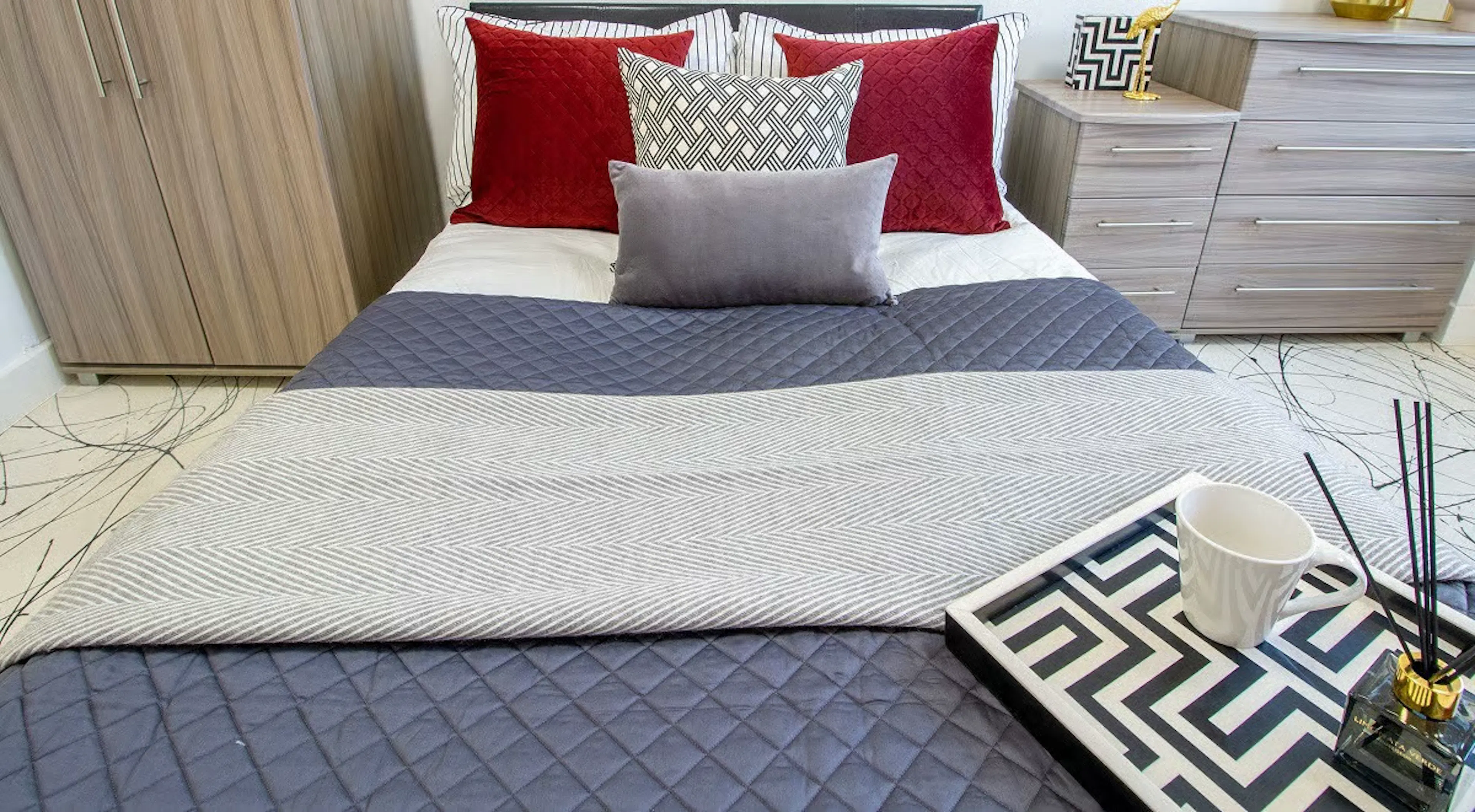 Studio Sapphire ROOM 1