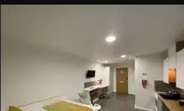 Studio Silver Plus room image 1
