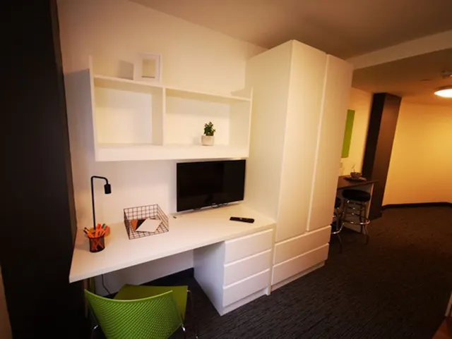 Studio Silver Plus room image 2