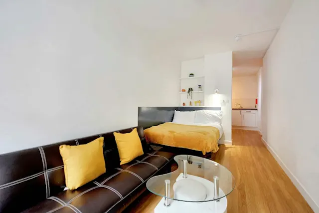 Studio Silver Plus room image 1
