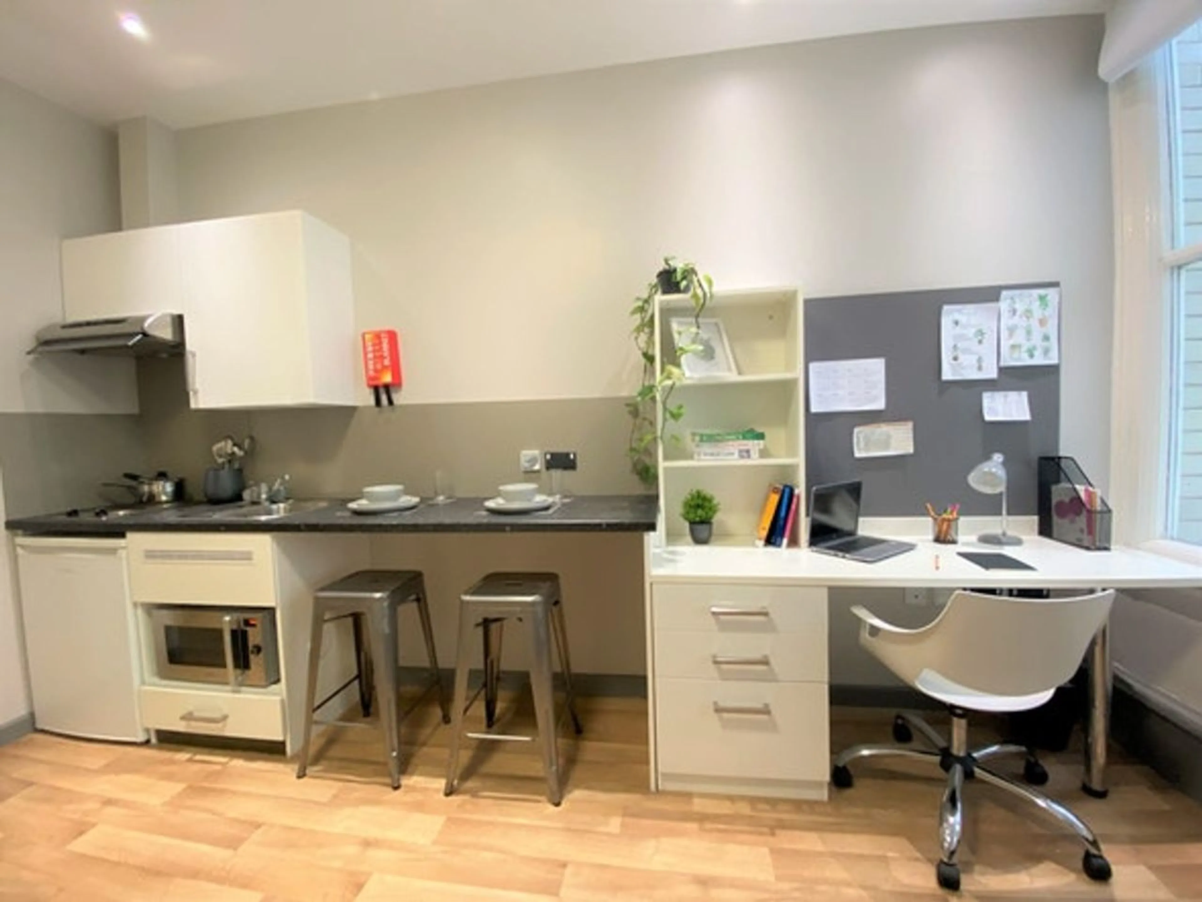 Studio-Silver KITCHEN 1