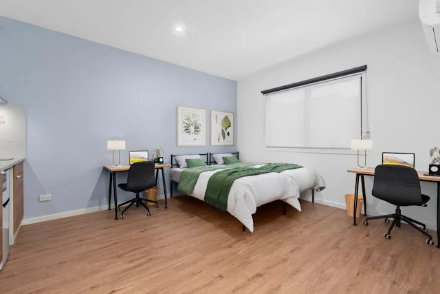 Studio Twin Ensuite room image 2