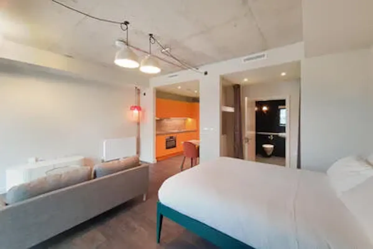 Studio ROOM