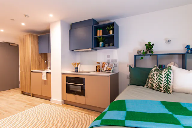 Studio – Essential room image 1