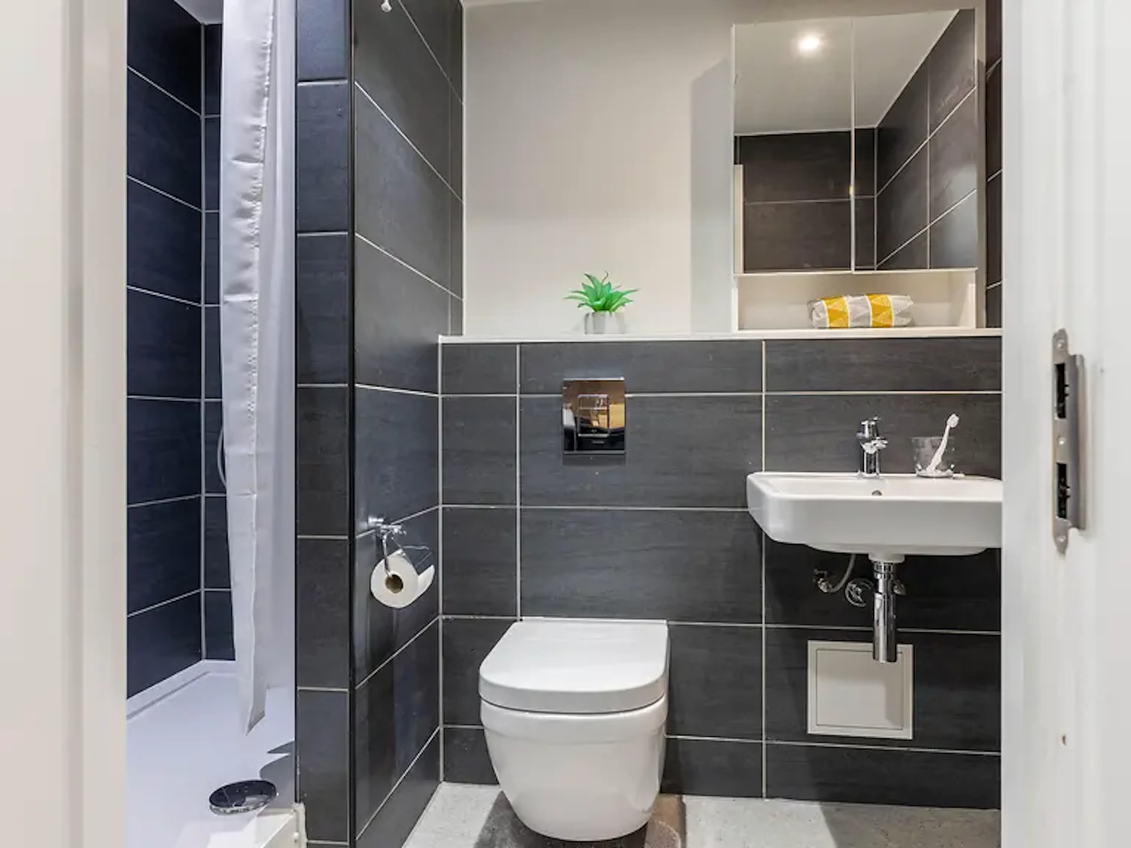 Studio BATHROOM 3