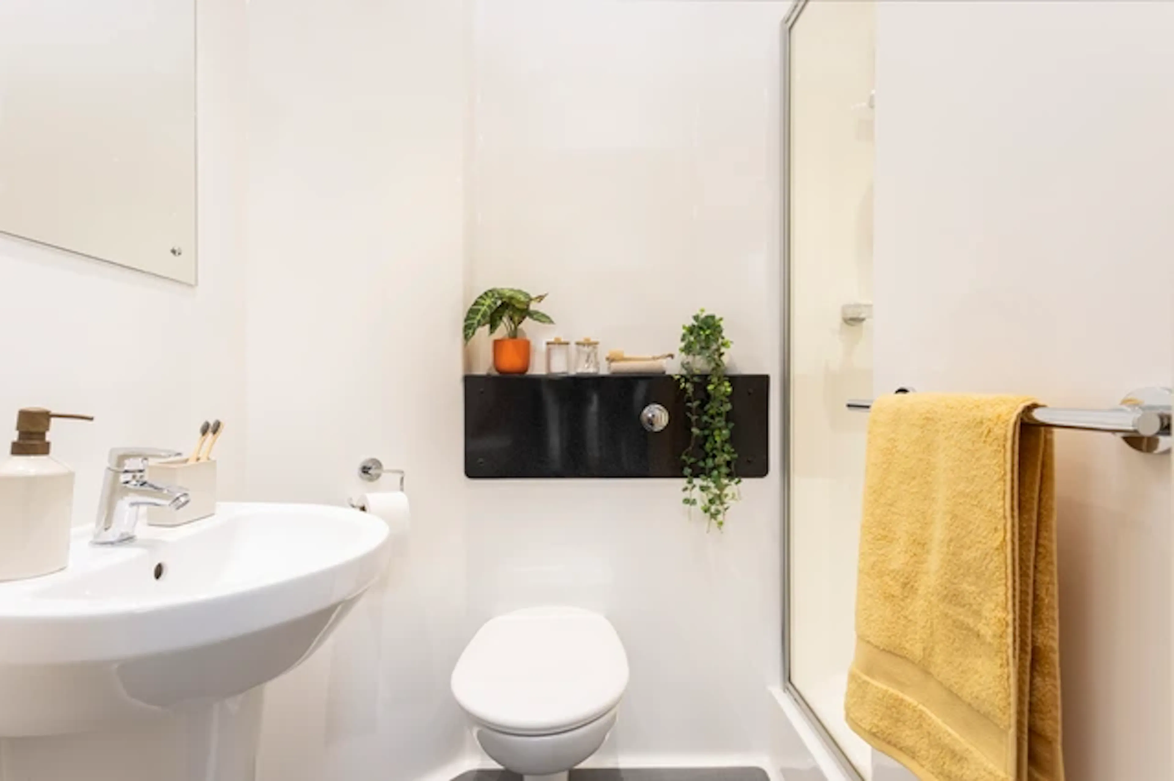 Studio Large Standard Double BATHROOM 3