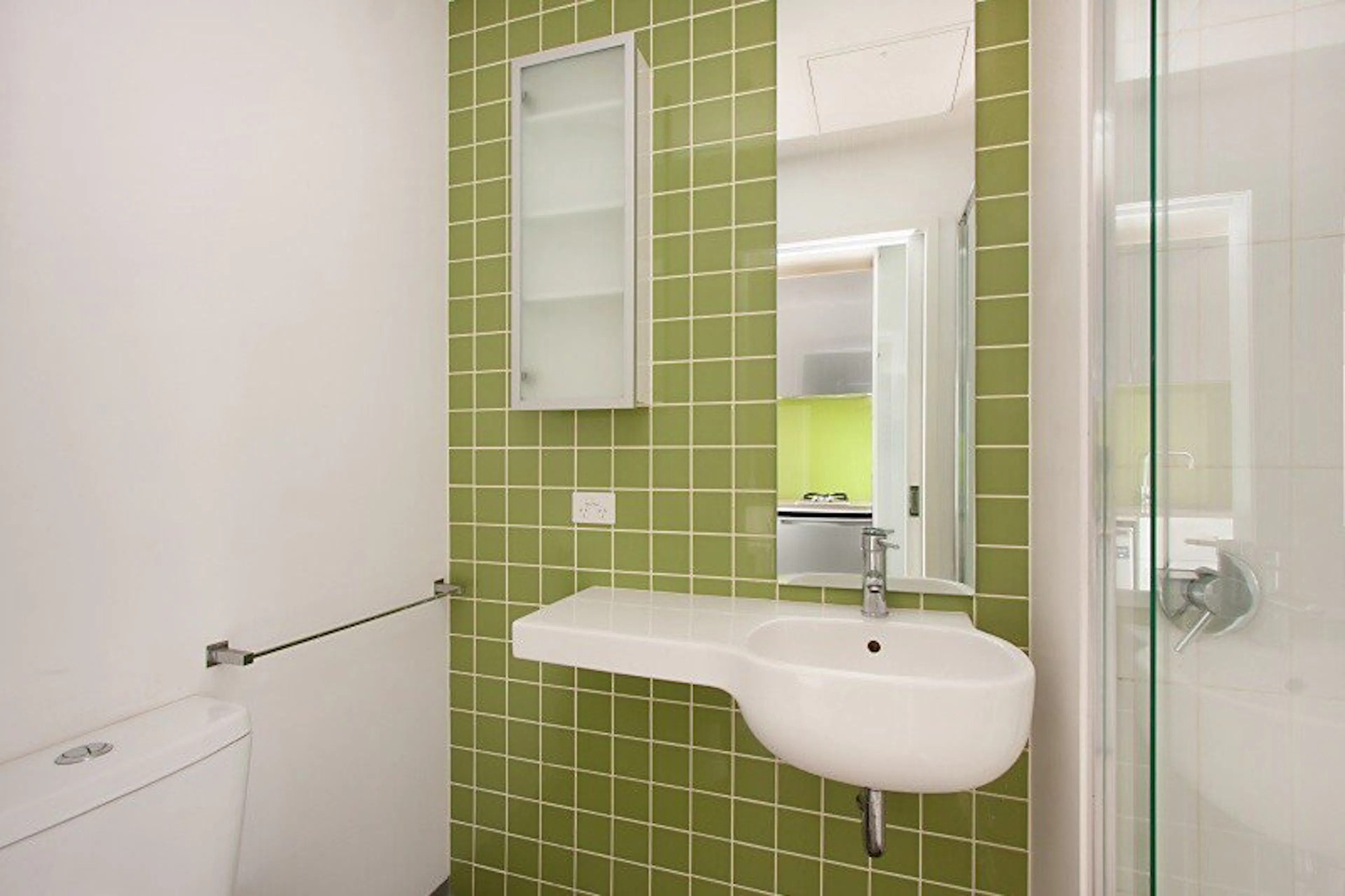 Studio BATHROOM 2