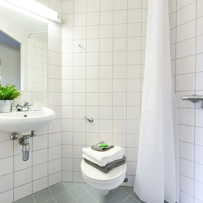 Studio BATHROOM 2