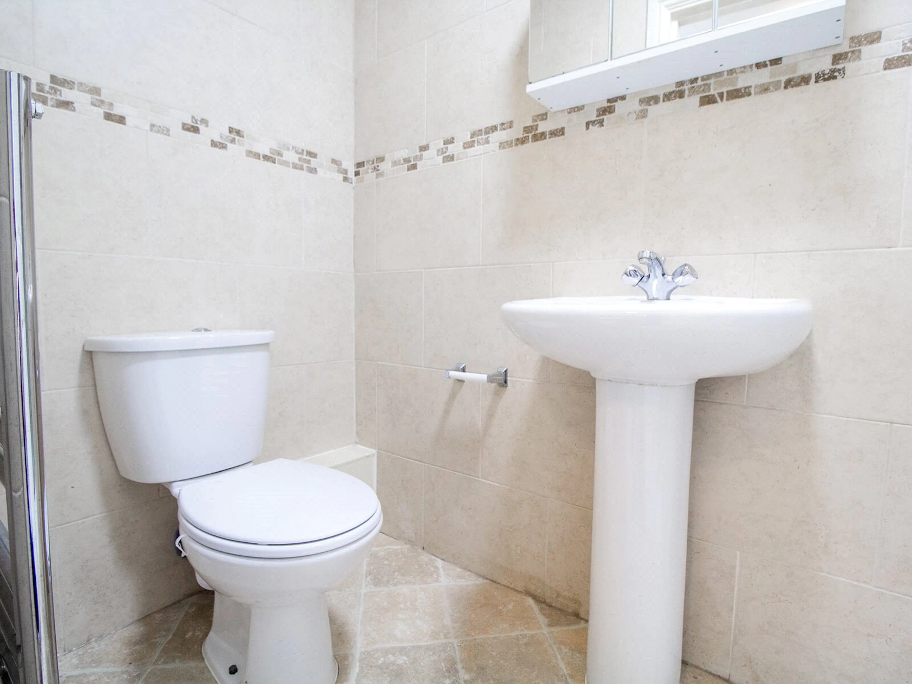 Studio BATHROOM 2