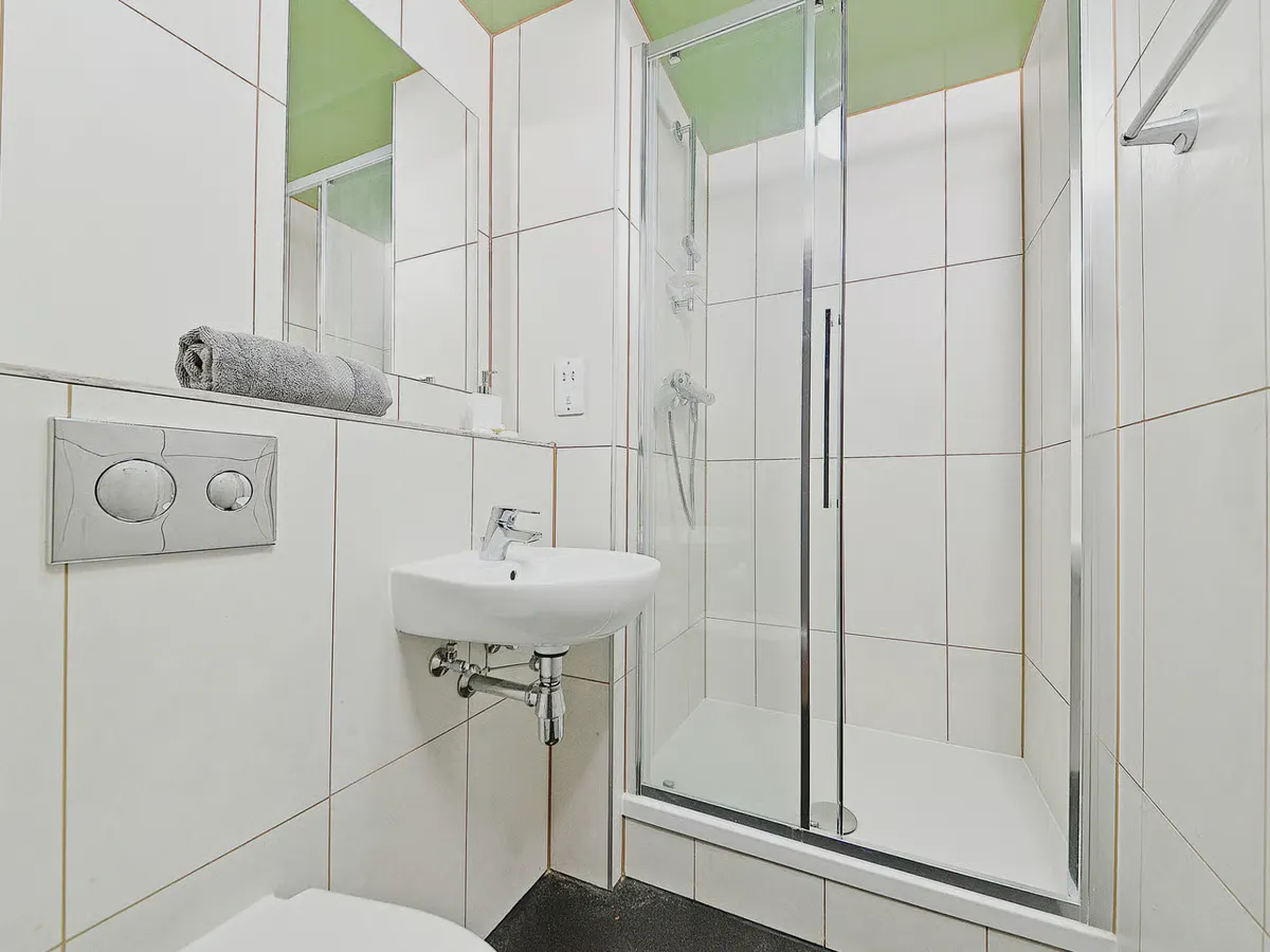 Studio BATHROOM 3