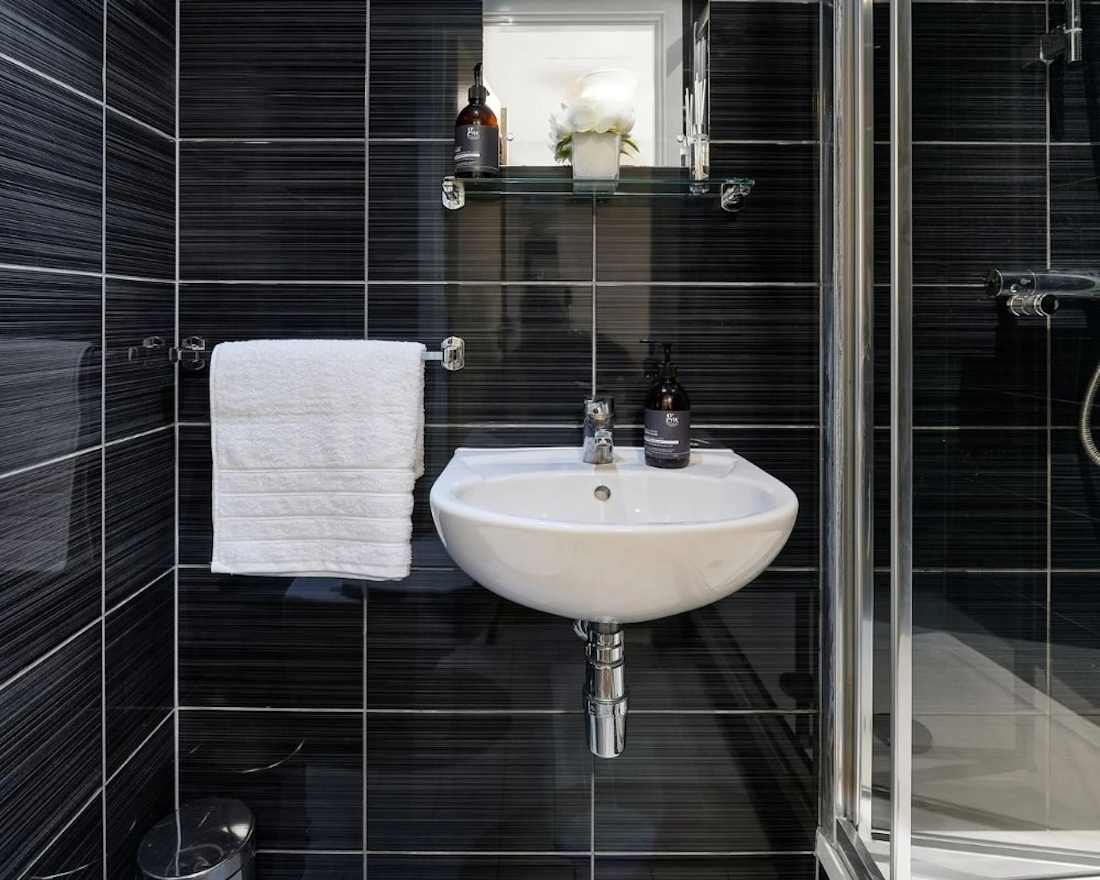 BATHROOM BATHROOM 3