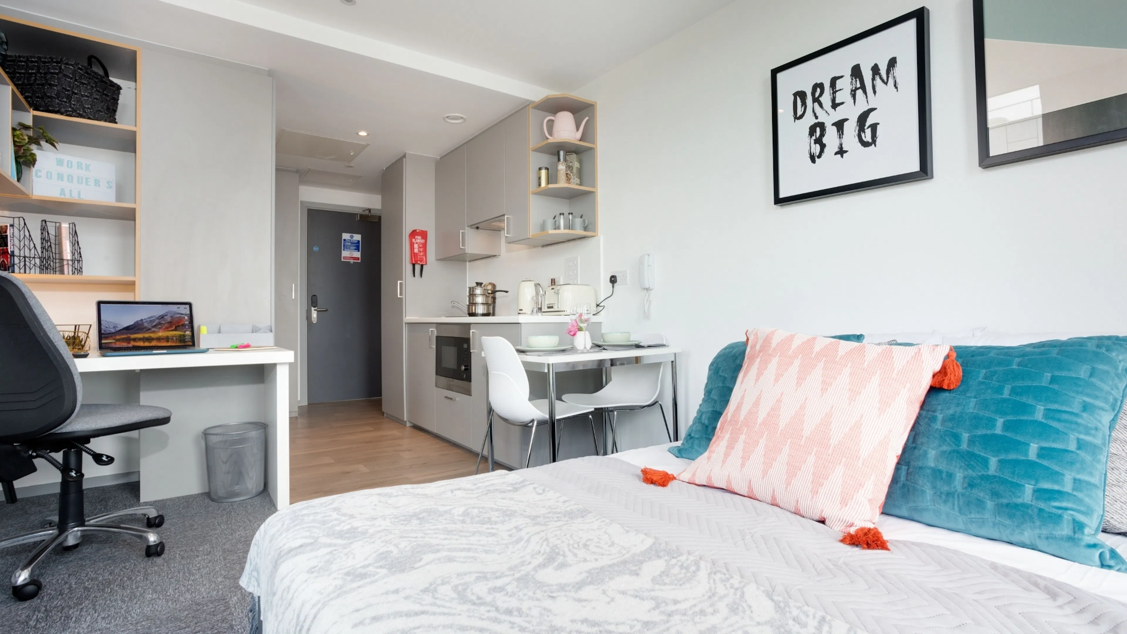 Standard Studio ROOM 1