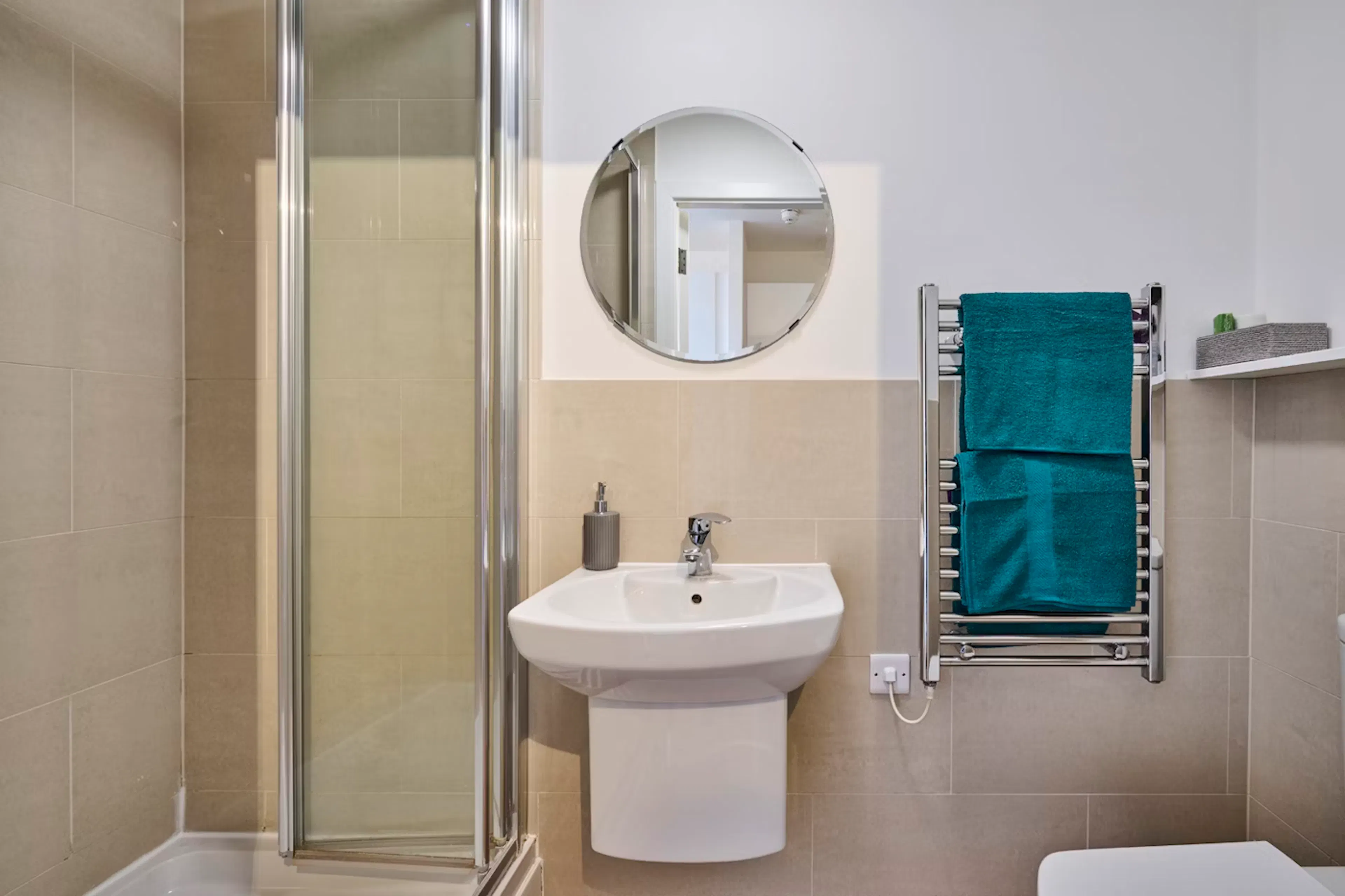 Studio-Bronze BATHROOM 2