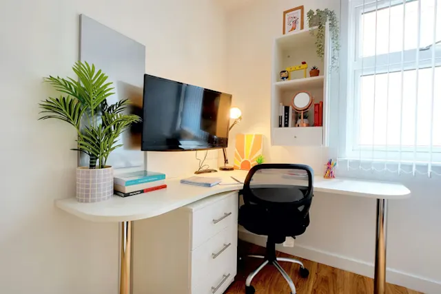 Studio Bronze Plus room image 2