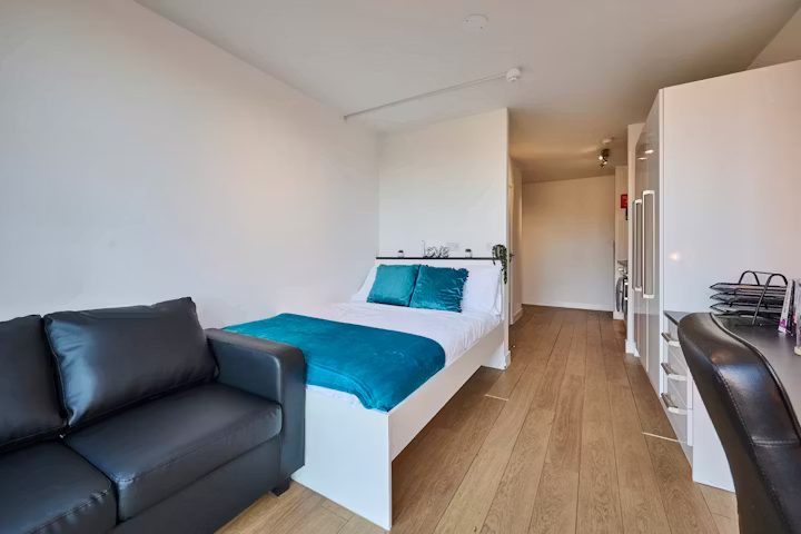 upperton-road-leicester-Studio-Bronze-1