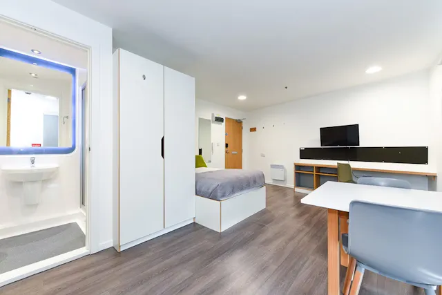 Studio Gold - City View room image 2
