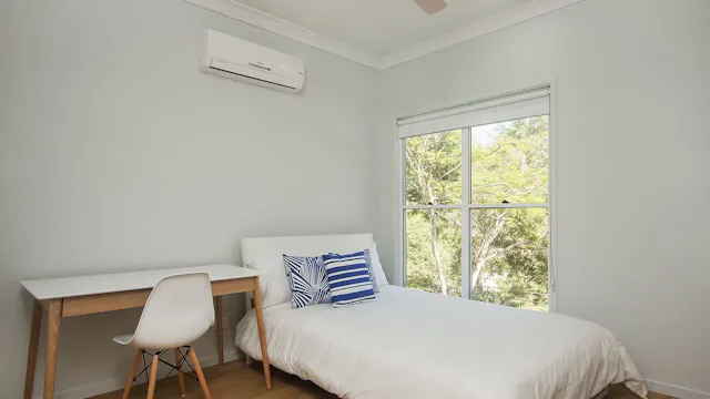 Studio apartment with private ensuite room image 1