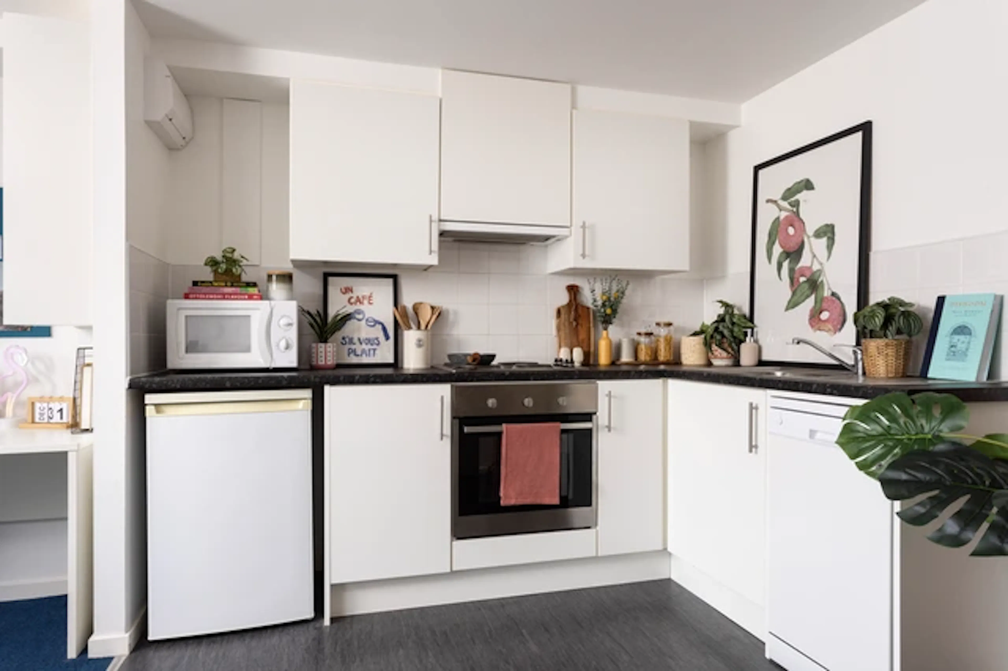 Studio Large Standard Double KITCHEN 2