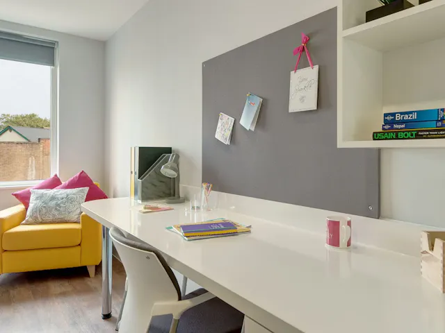 Studio room image 4