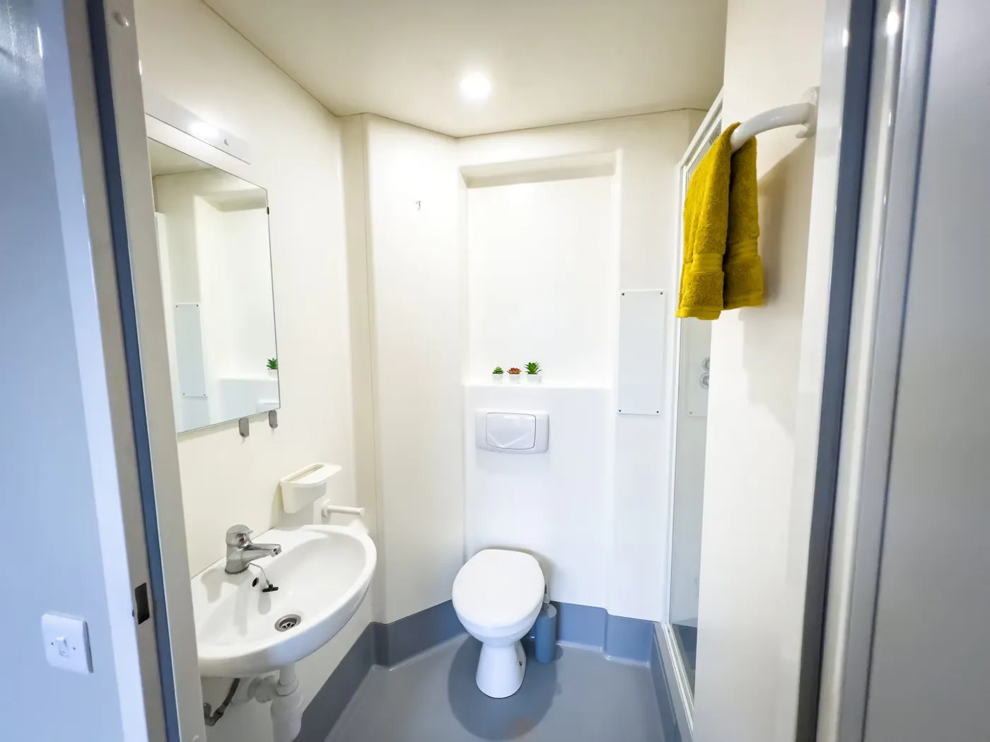 Silver Studio BATHROOM 4