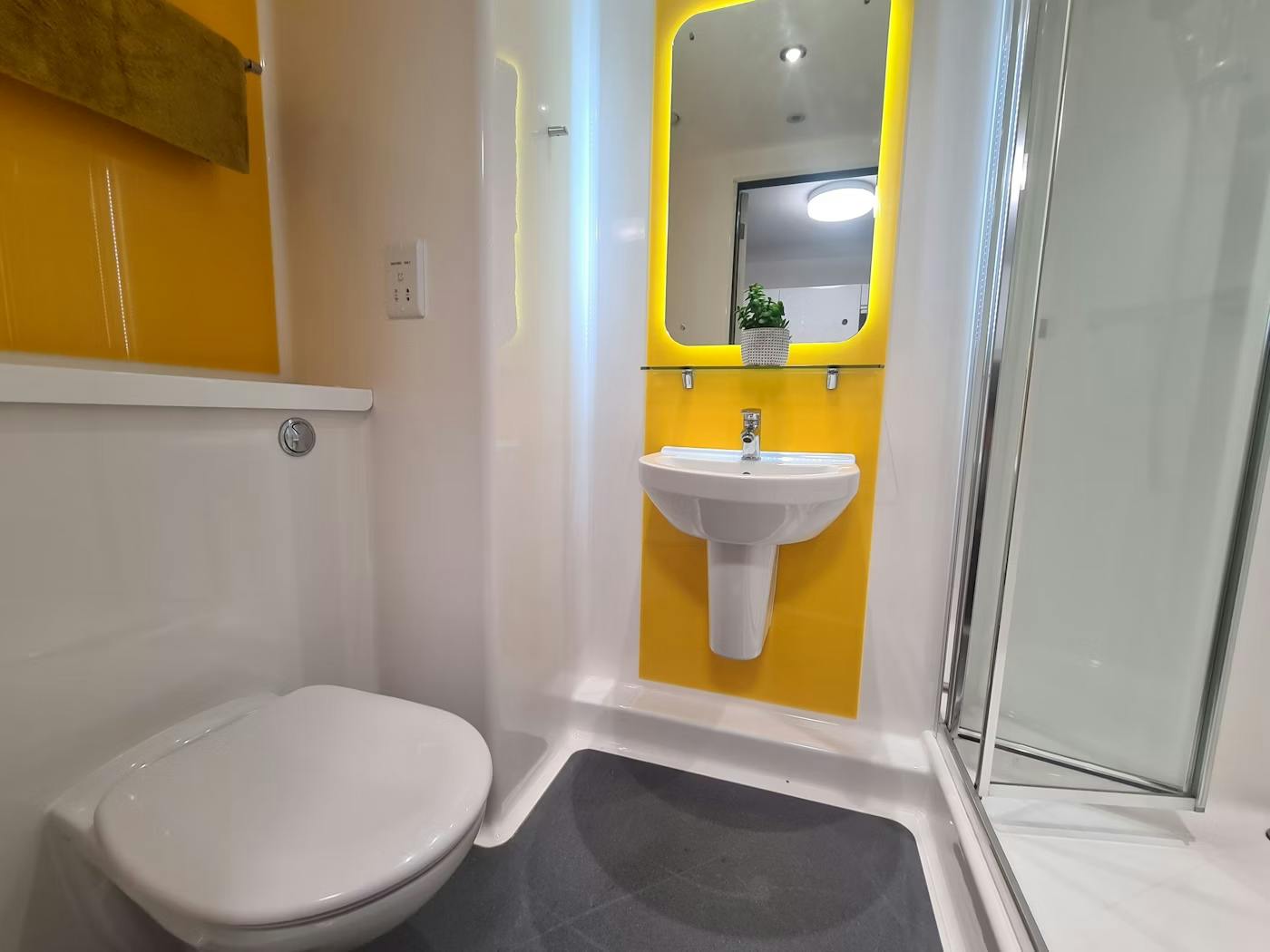 Studio Silver Plus - Top Floor