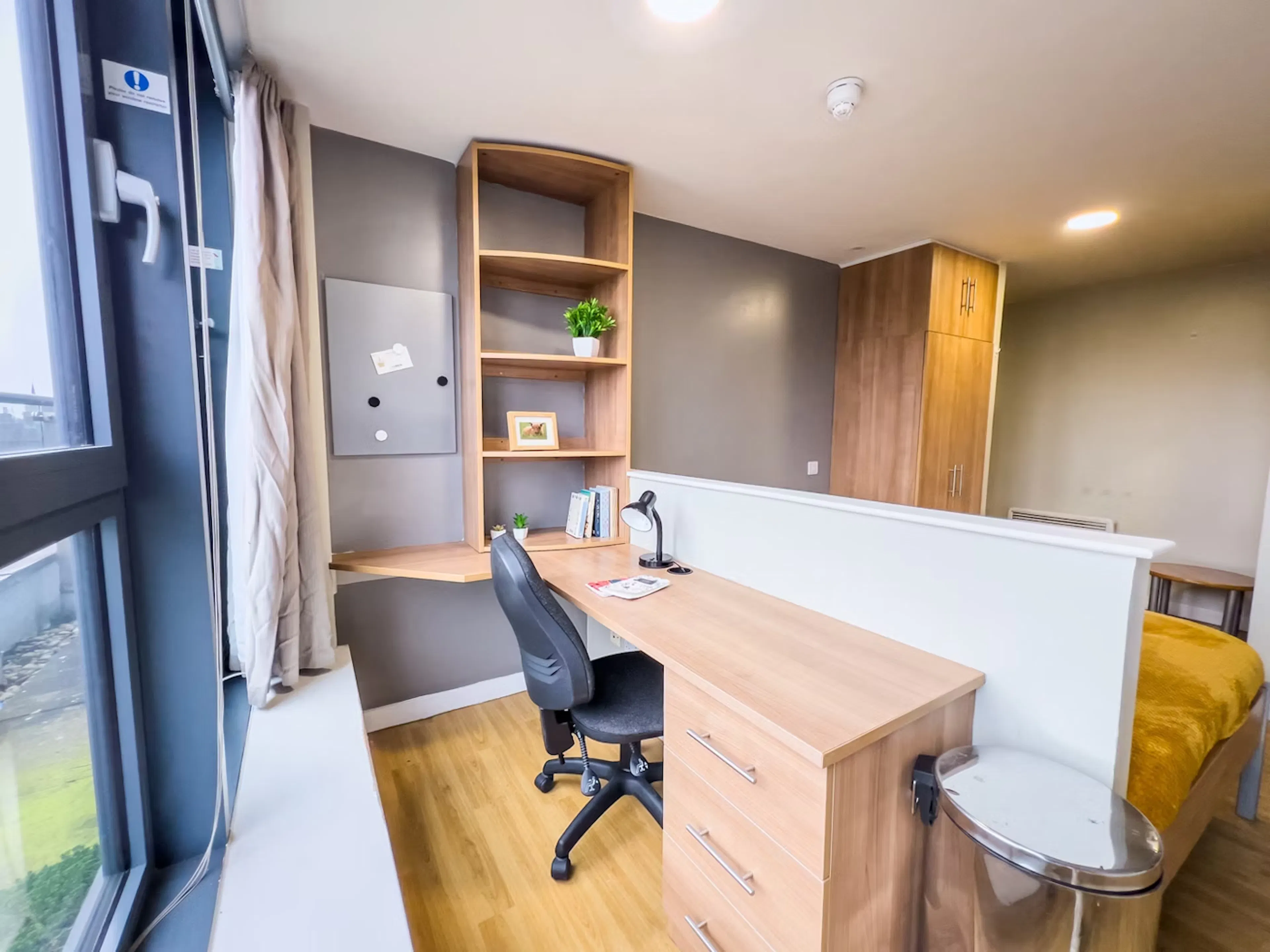 Silver Studio ROOM 2