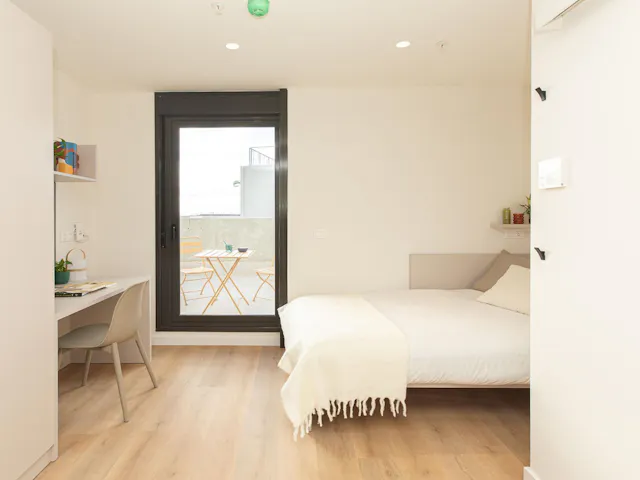 Studio with terrace & kitchen room image 1