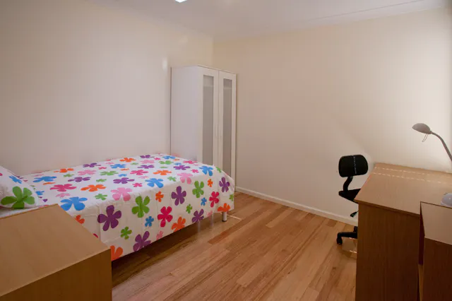 Large Room room image 1