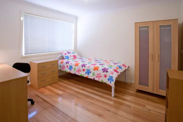 Medium Room room image 1