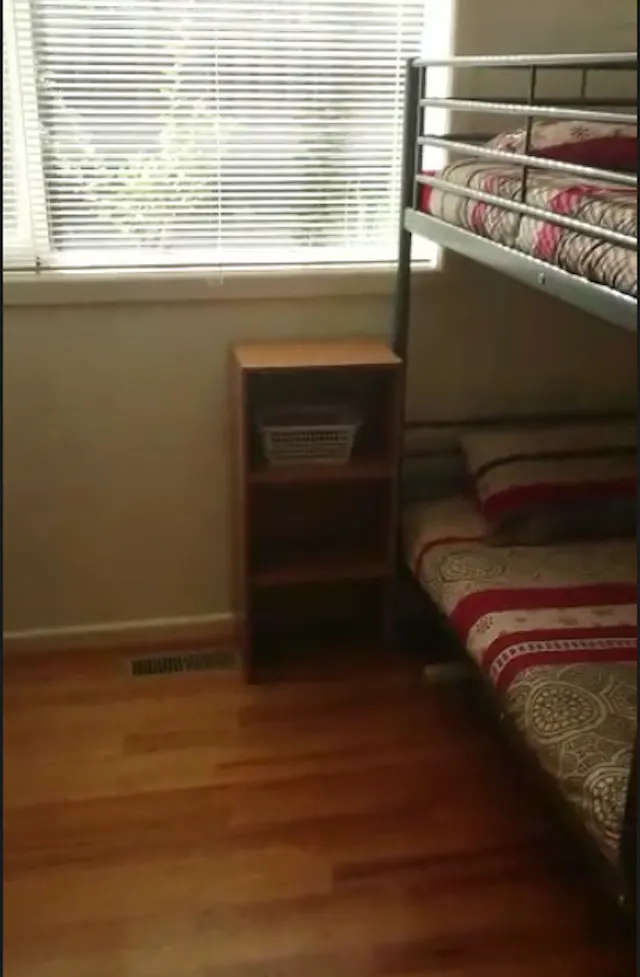Medium Room room image 2