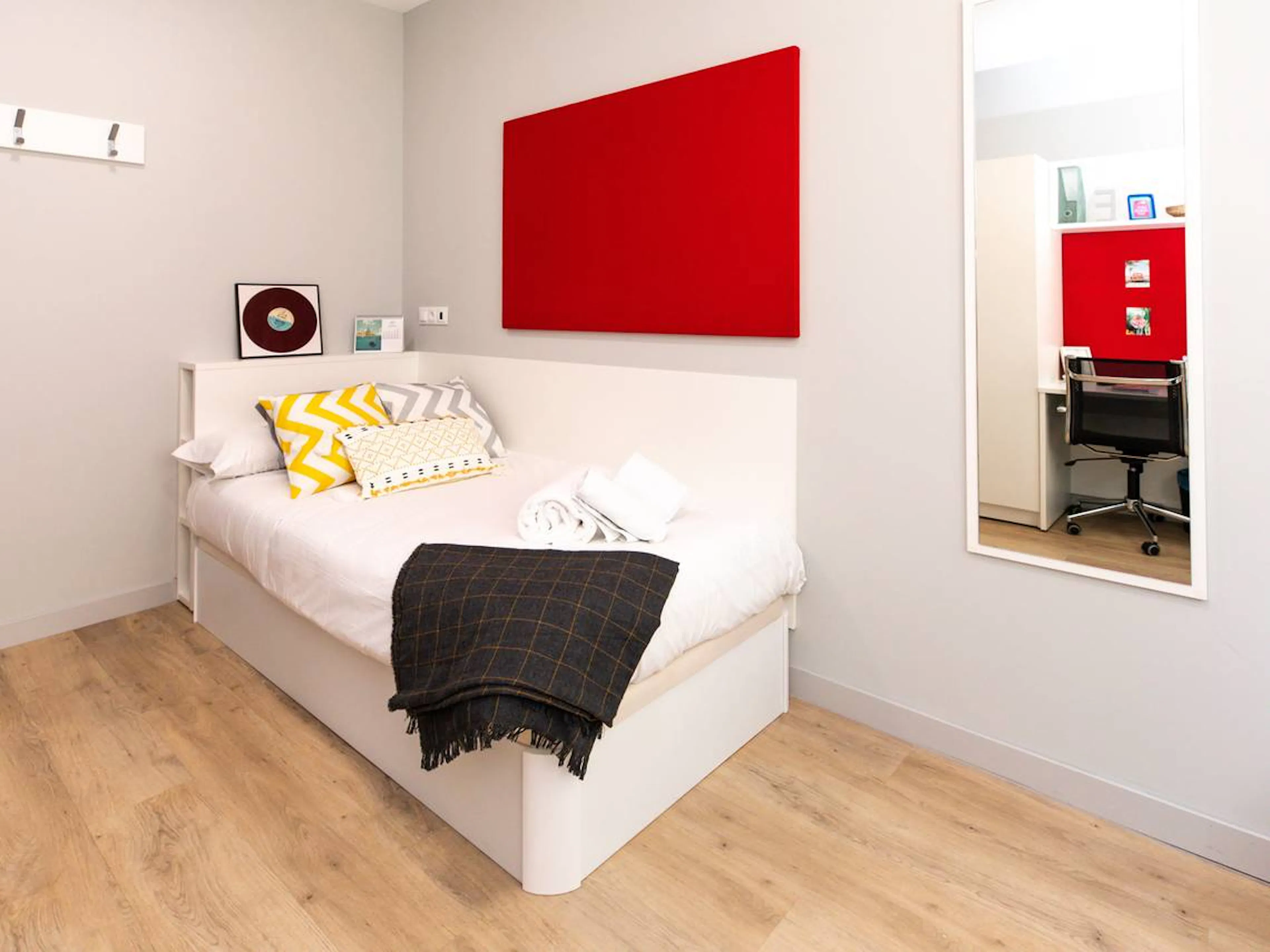 Superior Individual with Shared Bathroom ROOM 1