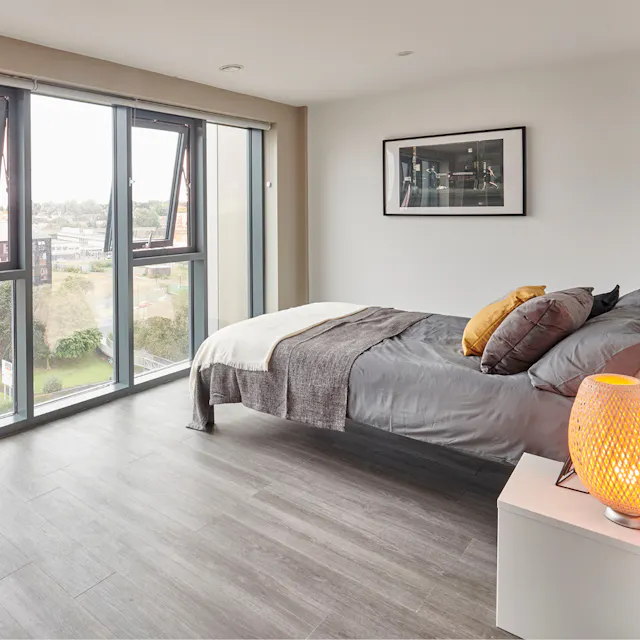 Superior Mid room image 1