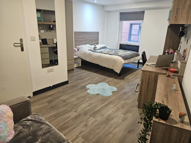 Superior Ensuite Plus room image 1