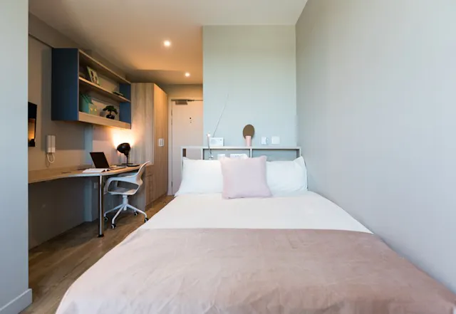 Superior Silver Studio room image 1