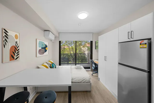 Superior Single Studio Balcony room image 1