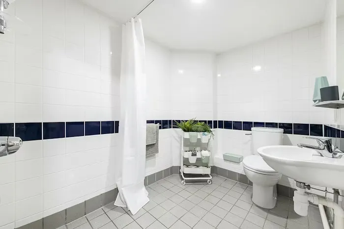 Ensuite-Silver