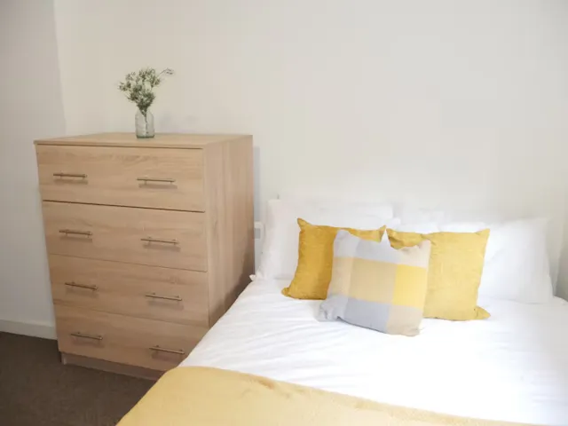 Two Bedroom Apartment room image 1