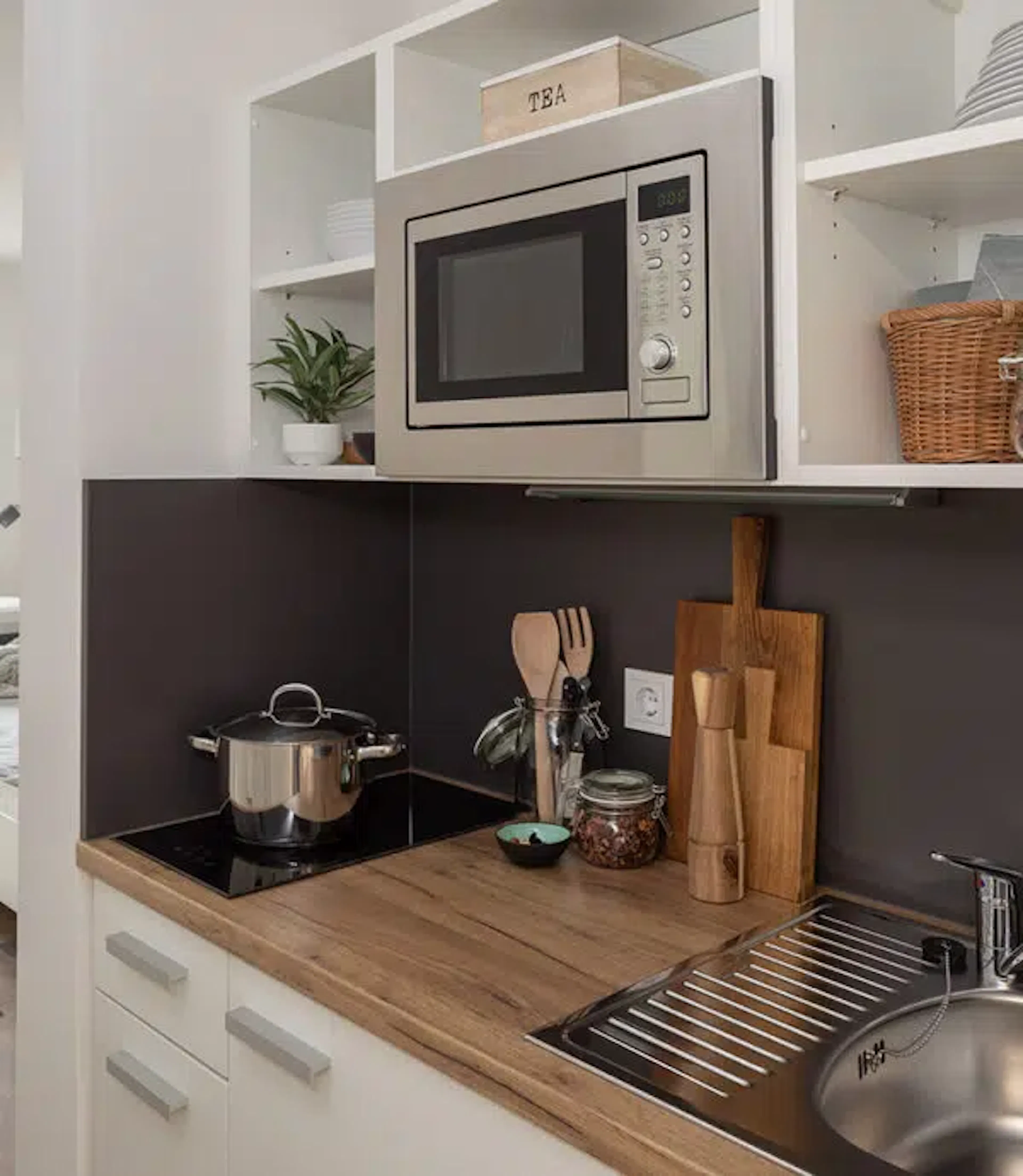 Single Studio KITCHEN 4