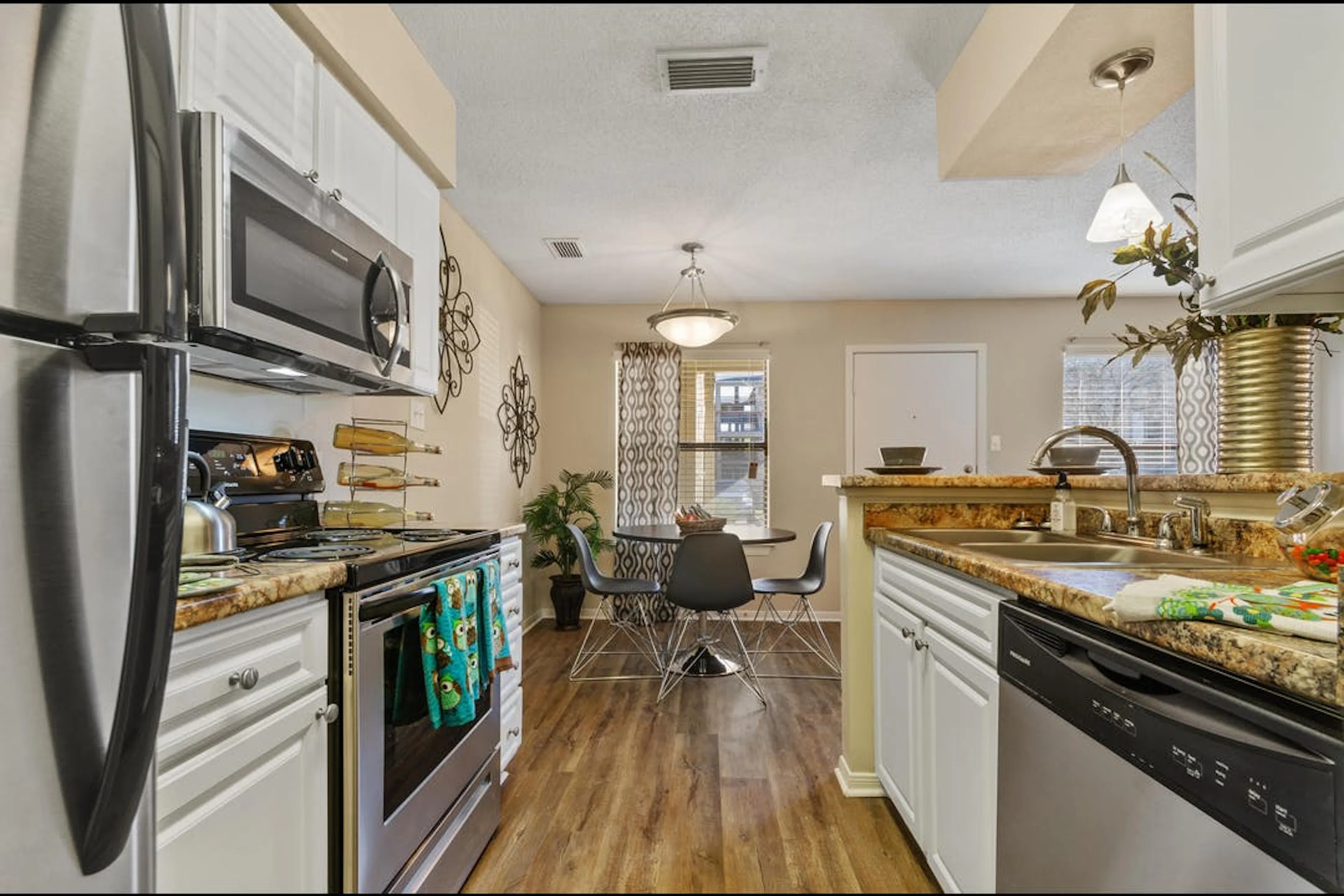 THE HULLABALOO KITCHEN 2