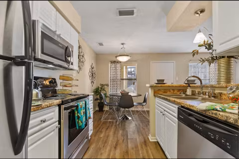 dwell-stadium-view-college-station-KITCHEN