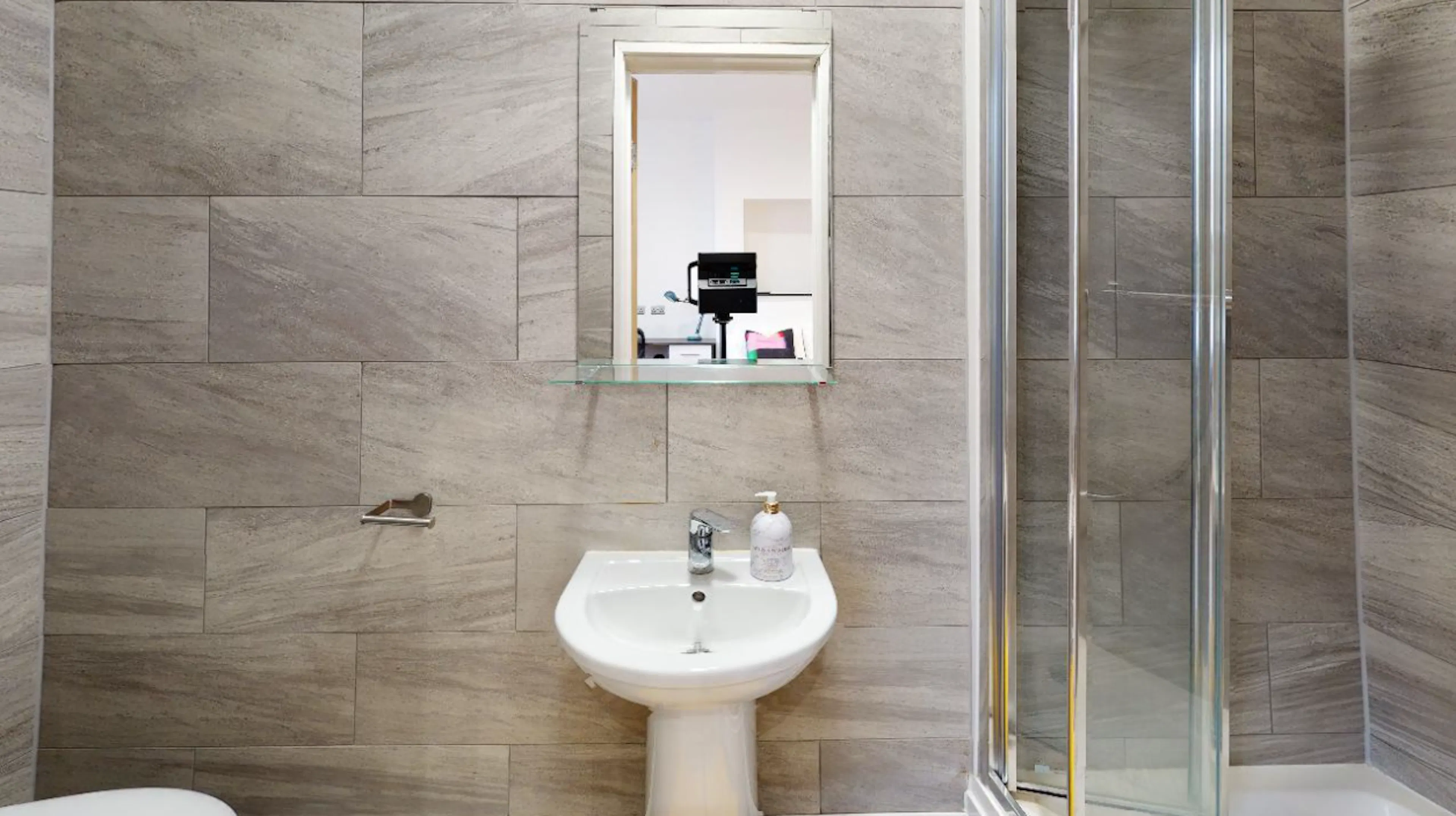 Studio Tier1 BATHROOM 3