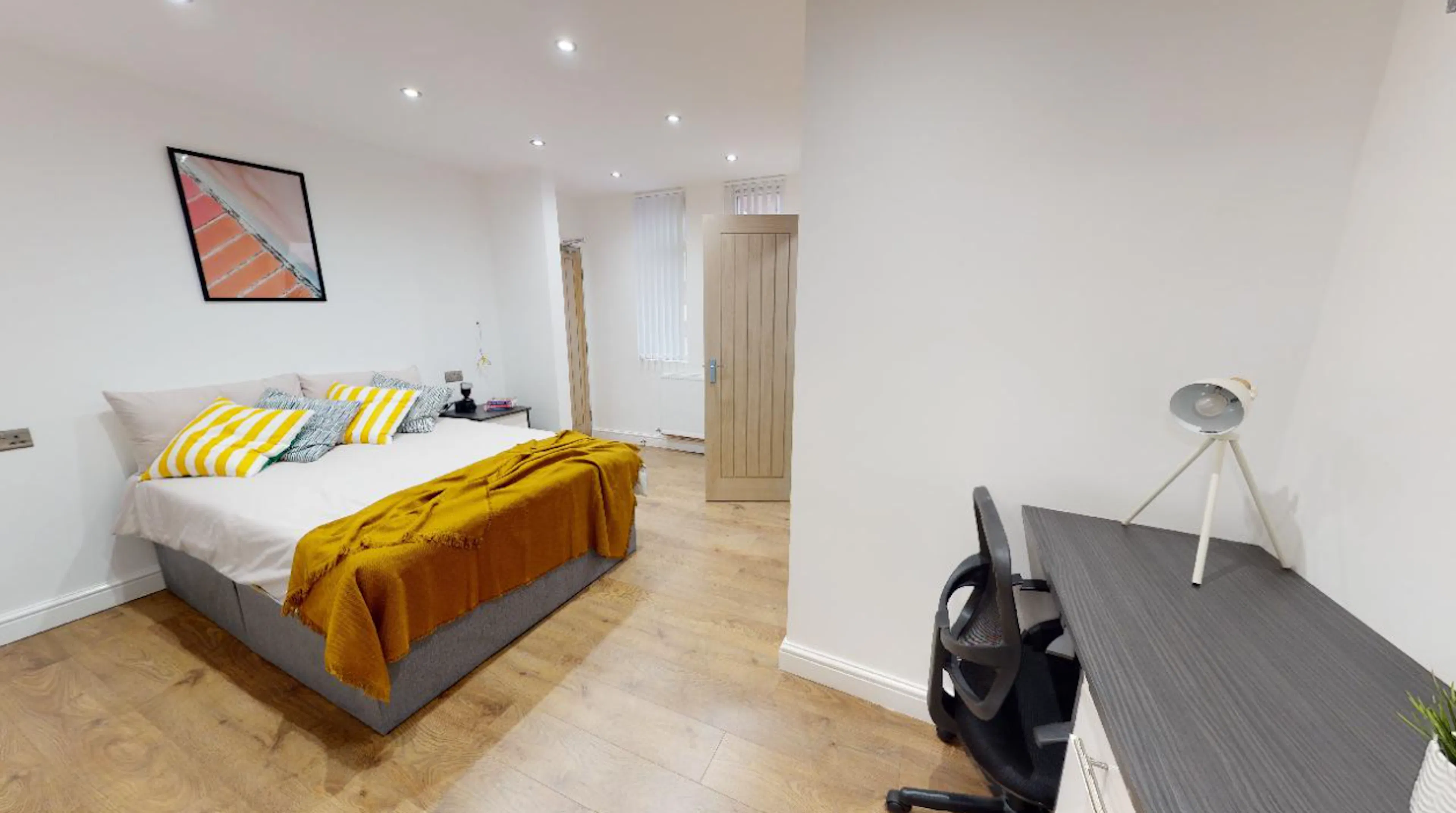 Studio Tier 2 ROOM 4