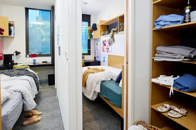 Twin Room in 6 Bed Apartment room image 1