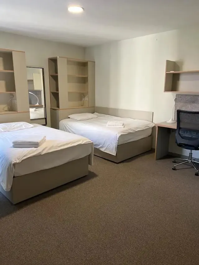 Twin Ensuite Plus room image 1