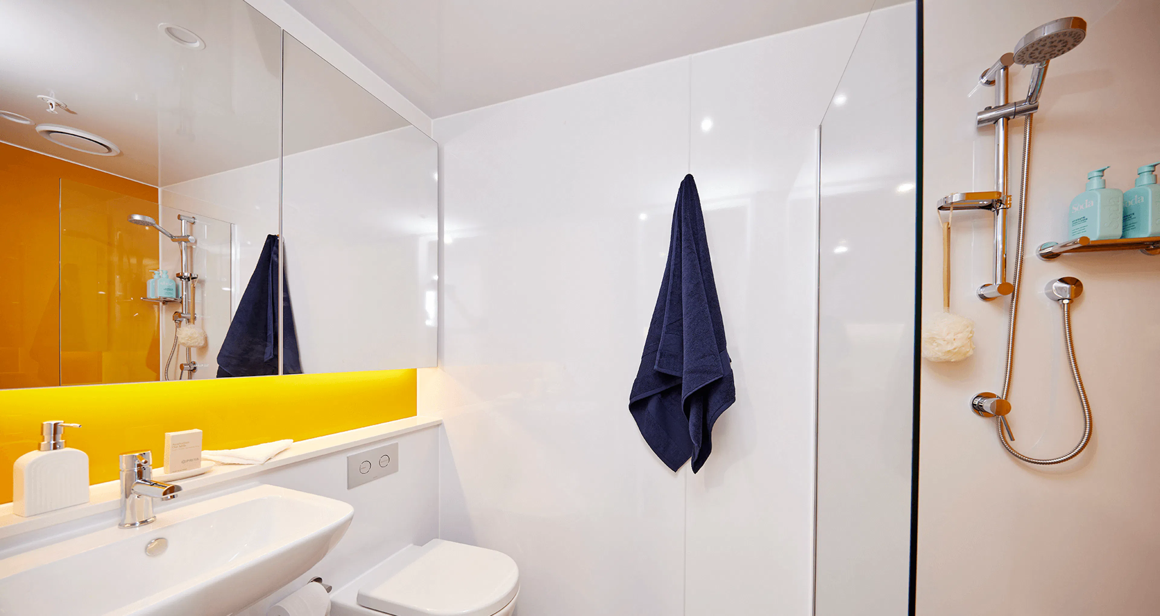 Twin Studio BATHROOM 3