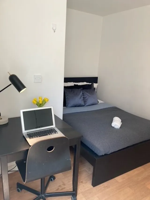 Two Bedroom Apartment with Balcony room image 2